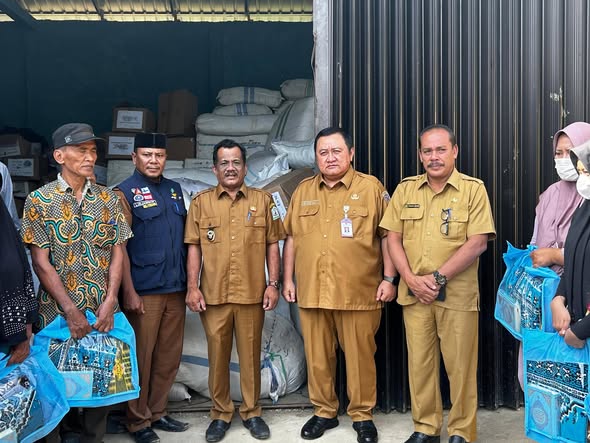 Wabup Aceh Tamiang Terima Bantuan Lebaran Presiden RI